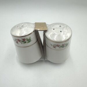 Gibson Design Holly Berry Salt Pepper Shaker Ceramic Gold Trim Christmas Vtg NOS